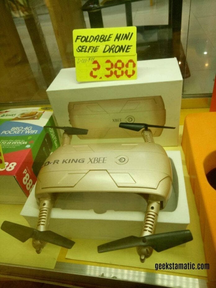 CD-R King Foldable Mini Selfie Drone CD-R King Foldable Mini Selfie Drone